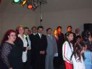 Jahr 2004 / Kinderfest 23 April (Der Vorstand von VIF., der Leiter der Erziehungswesen(vom Konsulat), ich und einige Kinder). / 2004 Yilinda - Hauptschule ile 23 nisan kutlamasi - VIF. Y&ouml;netim Kurulu, Konsolosluktan Egitim Atesesi, ben ve bazi Cocuklar.