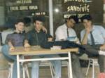 Vor 13 Jahren. / Yaklasik 13 sene &ouml;nce - Arkadaslarla her zaman gittigimiz bir Cafe'de cekilen Fotograf.