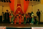 Jahr 2003 / T&uuml;rkische Volkstanzgruppe von Herrn Ali. - / - 2003 Yilinda - Ali Bey'in Folkl&ouml;r Grubu, halay cekerken.