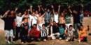 Jahr 2002 - Beim Piknik, mit den Sch&uuml;lern / 2002 yilinda - Piknikte cekilen Fotograf. - Tam o g&uuml;nde T&uuml;rk Milli Takiminin, D&uuml;nya Kupasindaki 3. Maci oynanacakti. - Cocuklar bu y&uuml;zden cok sevincliydi.