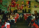 Jahr 2003 / Ein Bild von der B&uuml;hne - Kinderfest (Die B&uuml;hne und das Salon). / - 2003 Yilinda -/ 23 Nisan Eglencesinde Sahne G&ouml;r&uuml;n&uuml;m&uuml;.