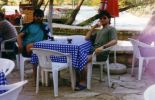 Vor 5 Jahren mit einem Freund aus NRW, in ANTALYA bei Manavgat-Wasserfall, in einer Cafee. -/- 5 sene &ouml;nce, Nordrhein-Westfalenden bir arkadasla(A.) , Antalya'da MANAVGAT-SELALESI'nin yaninda bir Acikhava Cafe'sinde.
